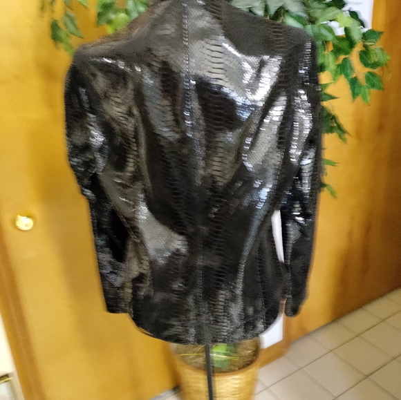 Women's jacket - Picture 2 of 3